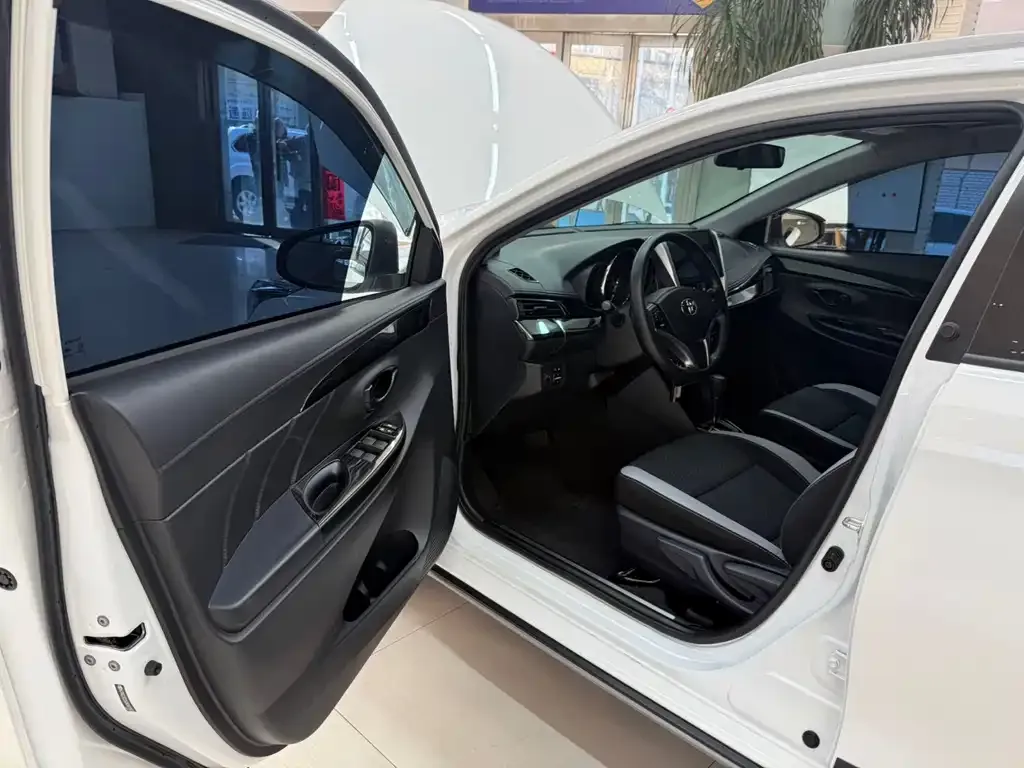 Toyota Yaris L 2022 из CN, фото 8