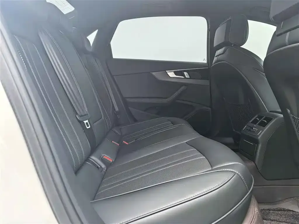 Audi A4L 2025 из CN, фото 7