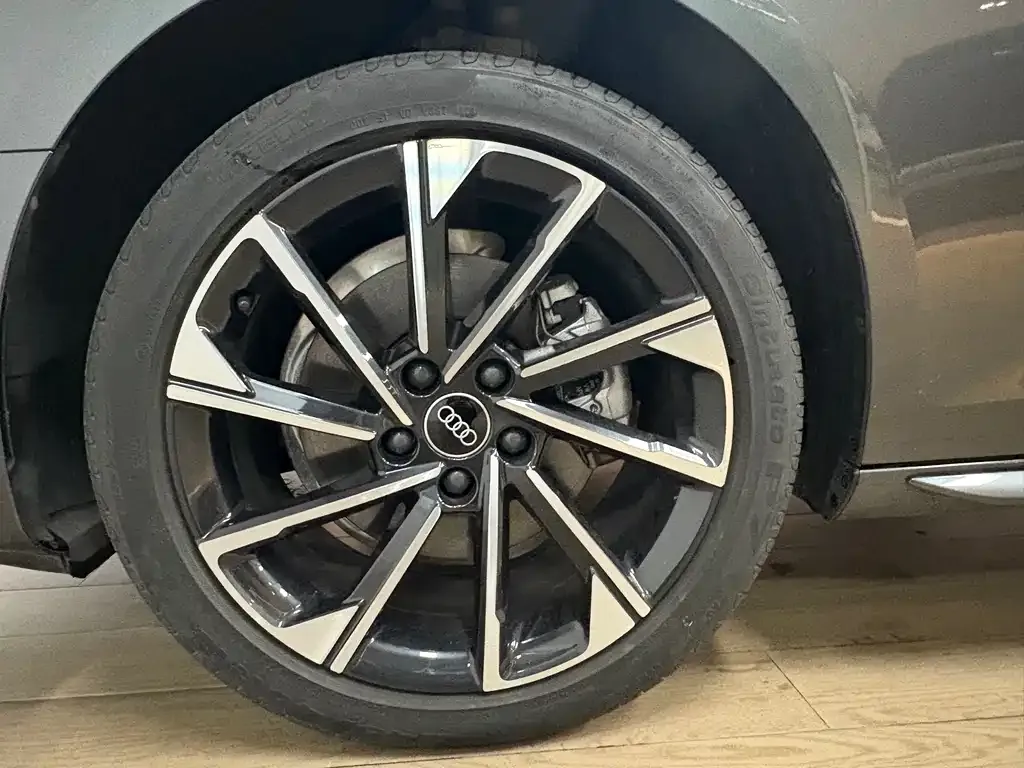 Audi A4L 2024 из CN, фото 10