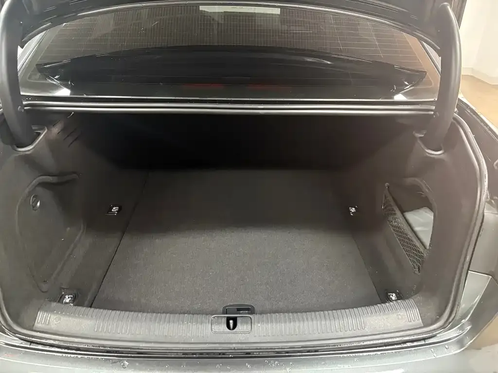 Audi A4L 2024 из CN, фото 6