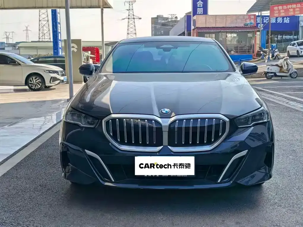 BMW 5 Series 2024 из CN, фото 2