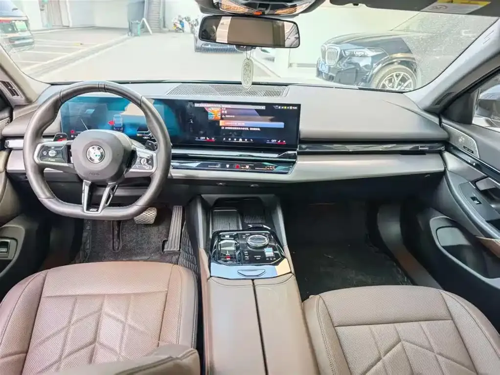 BMW 5 Series 2024 из CN, фото 4