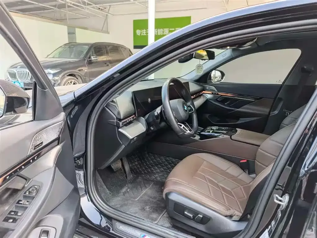 BMW 5 Series 2024 из CN, фото 5
