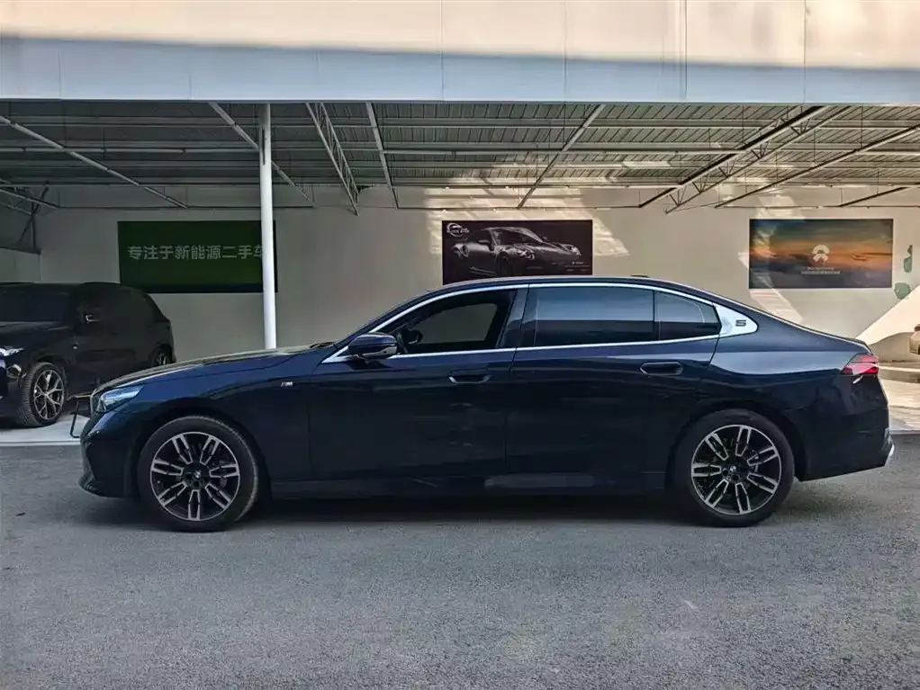 BMW 5 Series 2024 из CN, фото 7