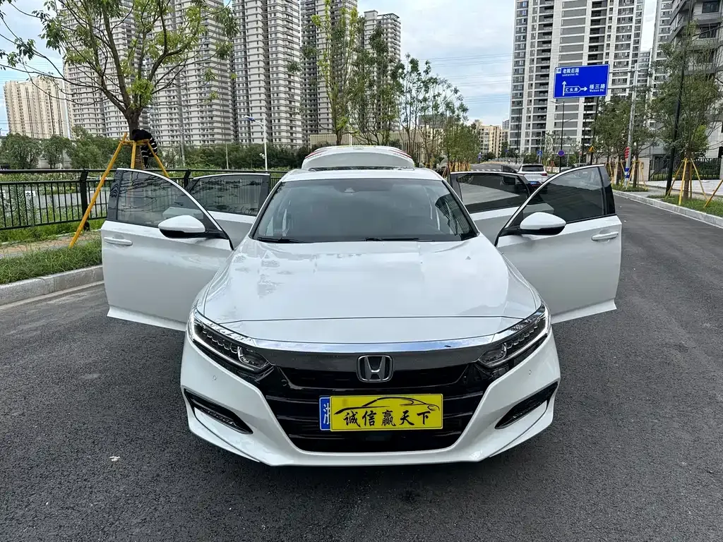 Honda Accord — фото 8