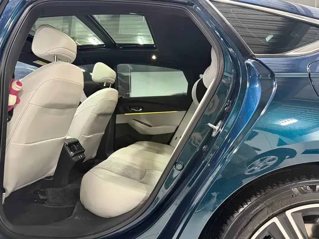 Honda Inspire PHEV 2023 из CN, фото 8