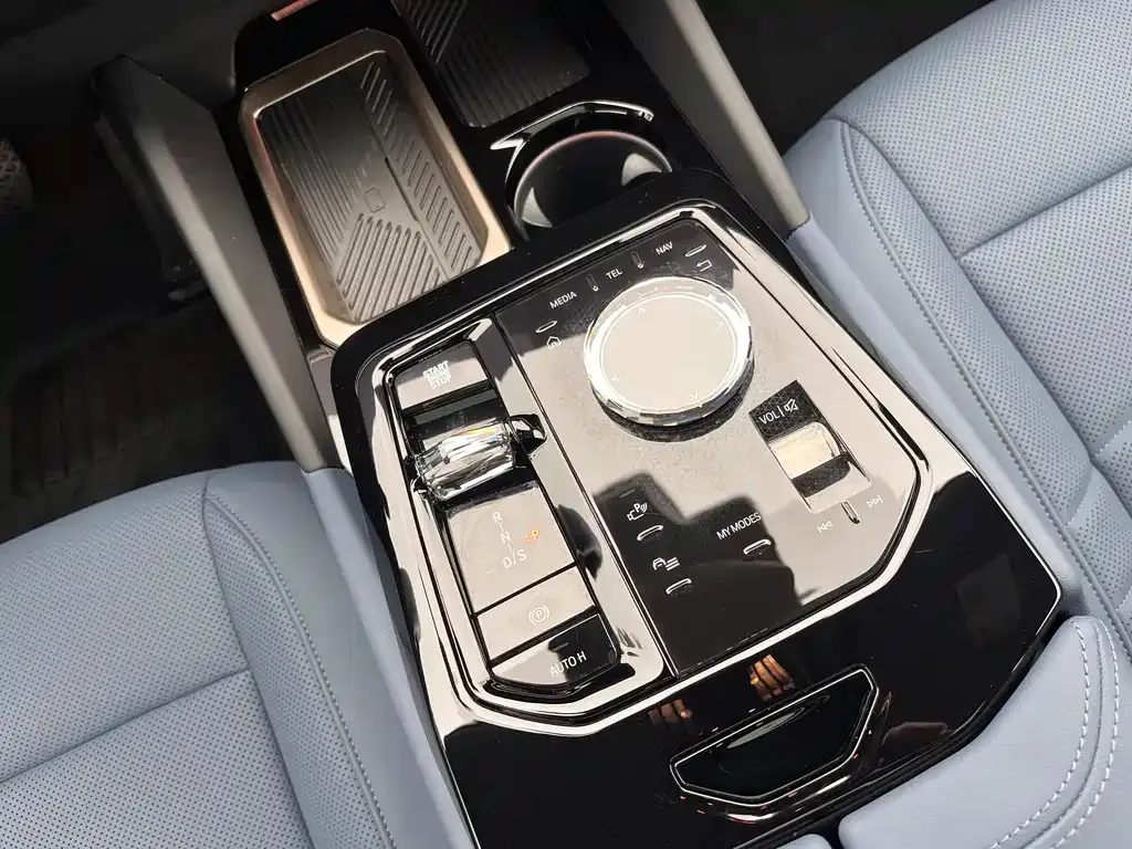 BMW 5 Series 2025 из CN, фото 6