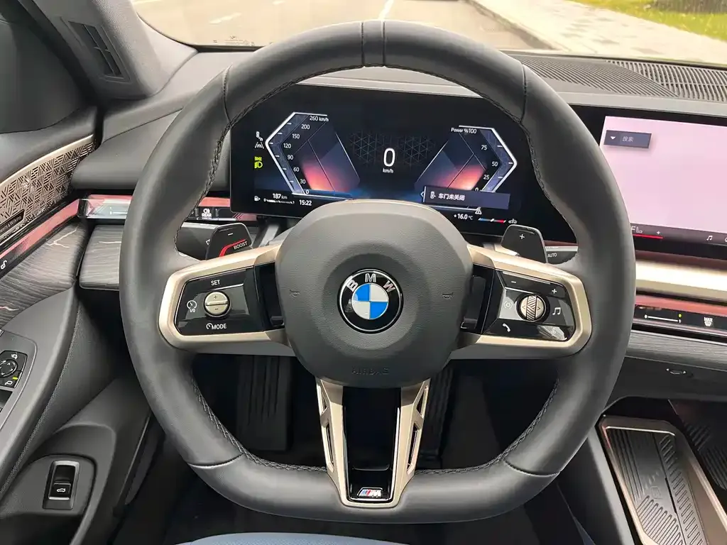 BMW 5 Series 2025 из CN, фото 8