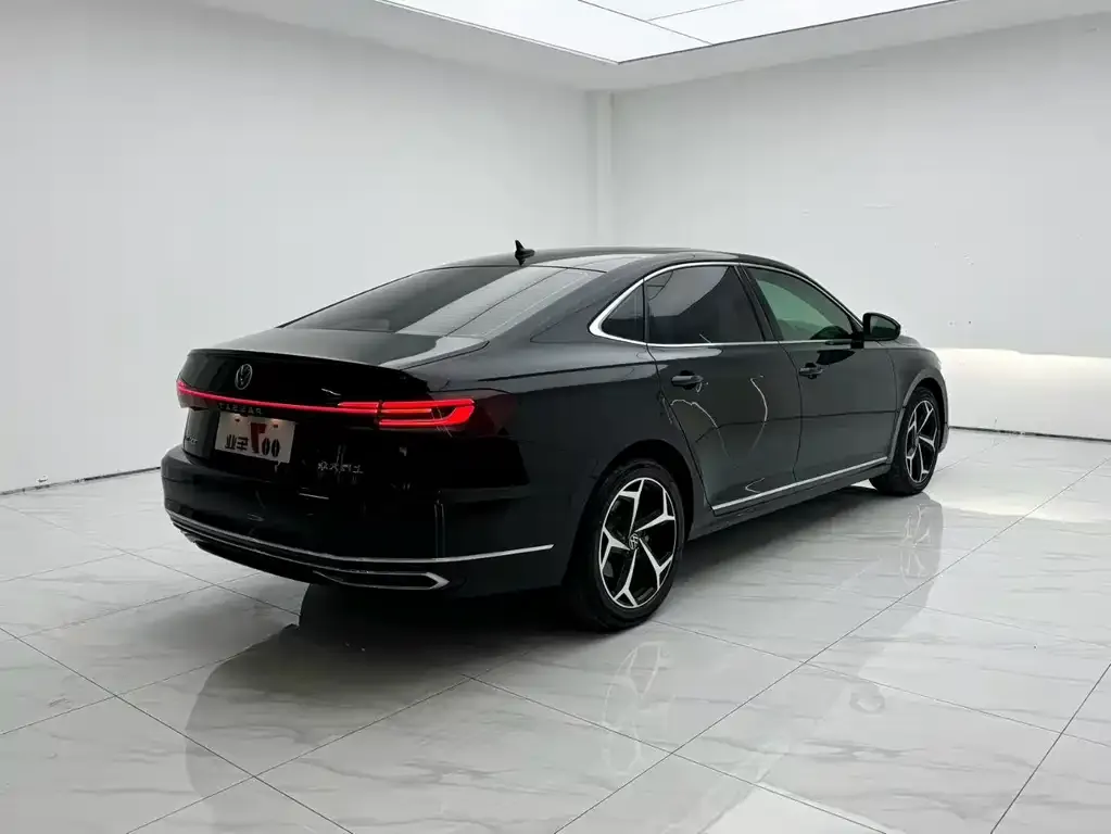 Volkswagen Passat — фото 7