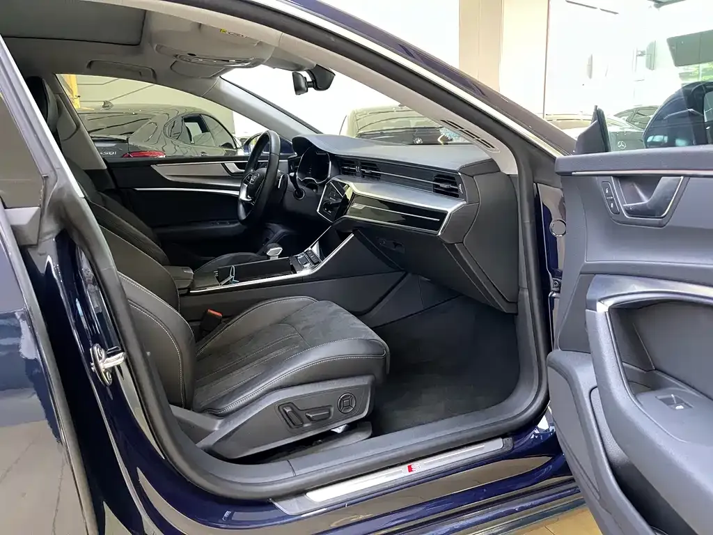 Audi A7L 2023 из CN, фото 7