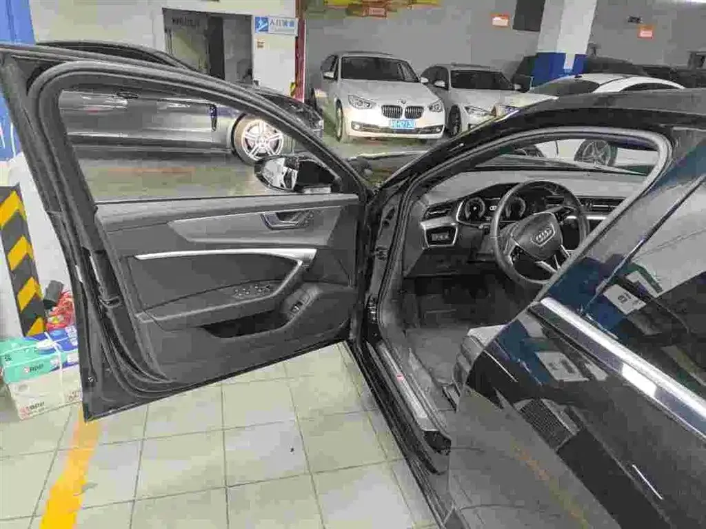 Audi A6L 2022 из CN, фото 5