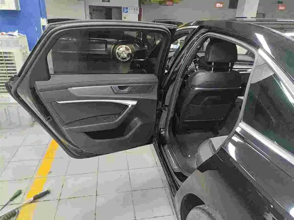 Audi A6L 2022 из CN, фото 6