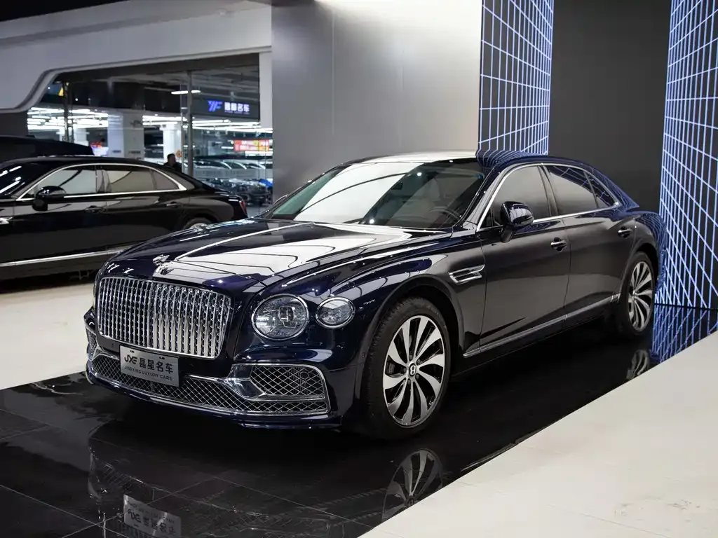 Bentley Flying Spur — фото 1