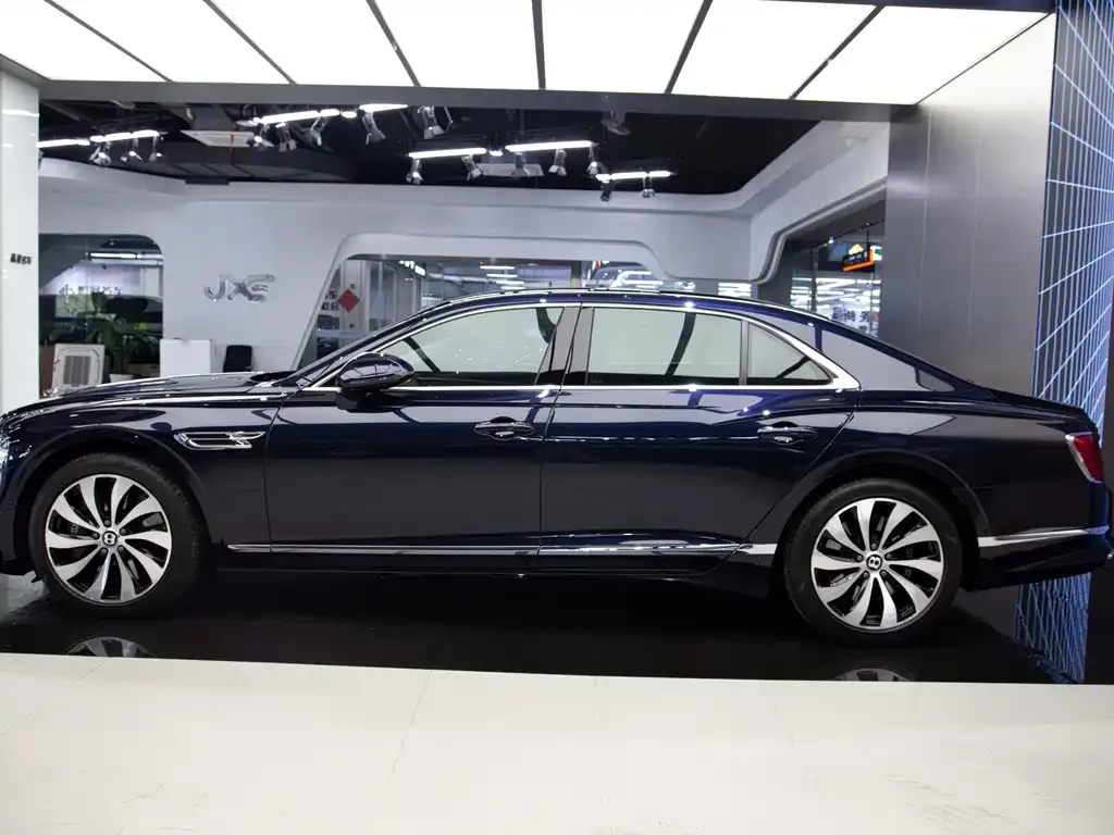 Bentley Flying Spur — фото 4