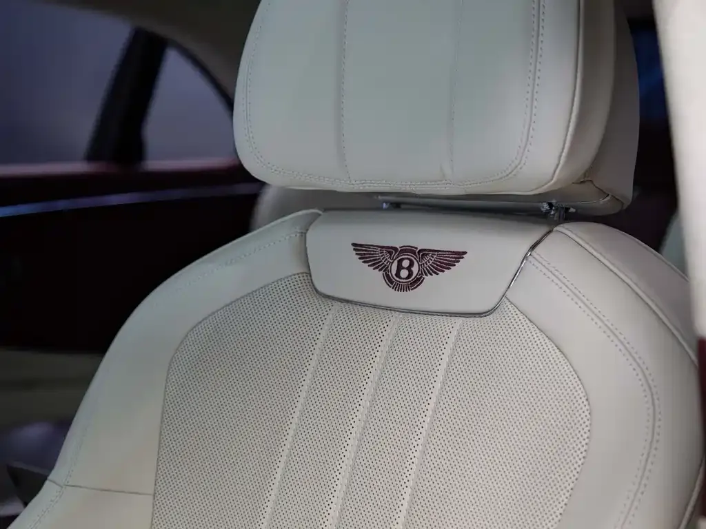 Bentley Flying Spur — фото 9