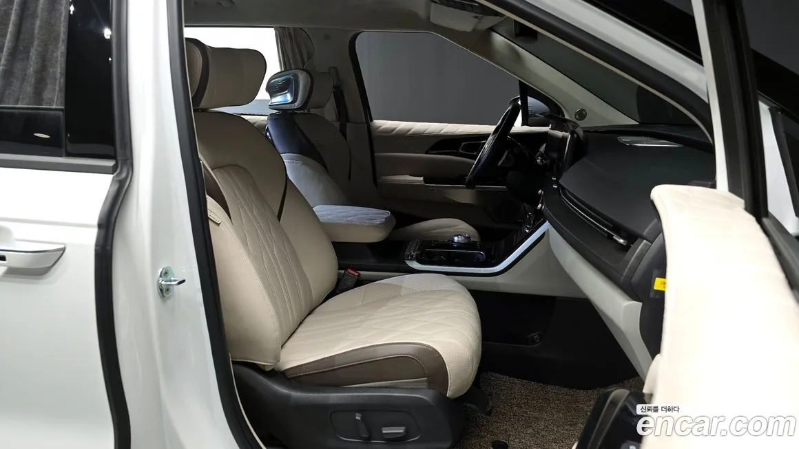 Kia Carnival — фото 10
