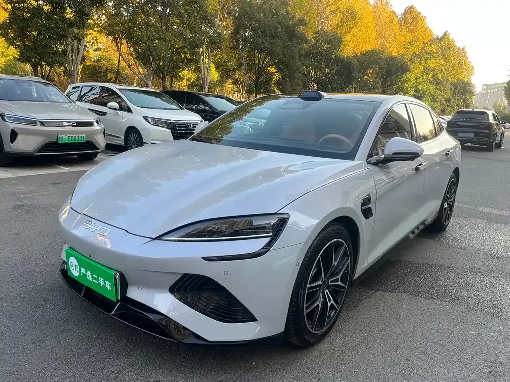 BYD Seal — фото 1