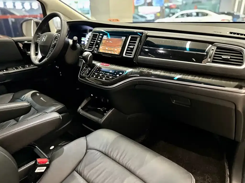 Honda Elysion 2021 из CN, фото 4