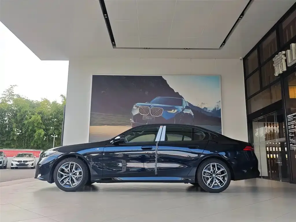 BMW 5 Series (Import) 2025 из CN, фото 2
