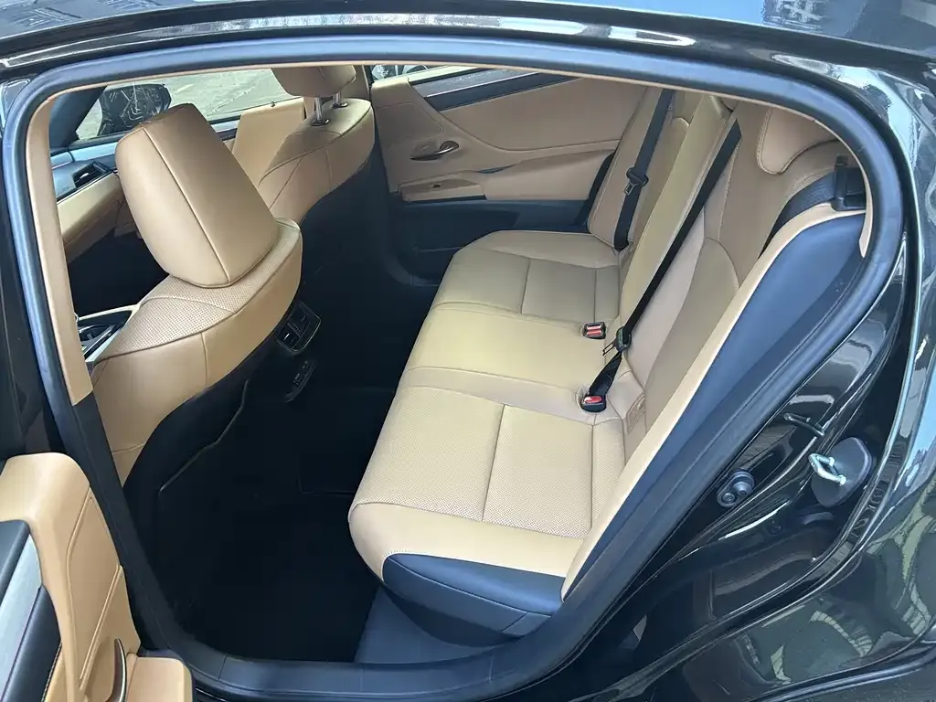 Lexus ES 2025 из CN, фото 5