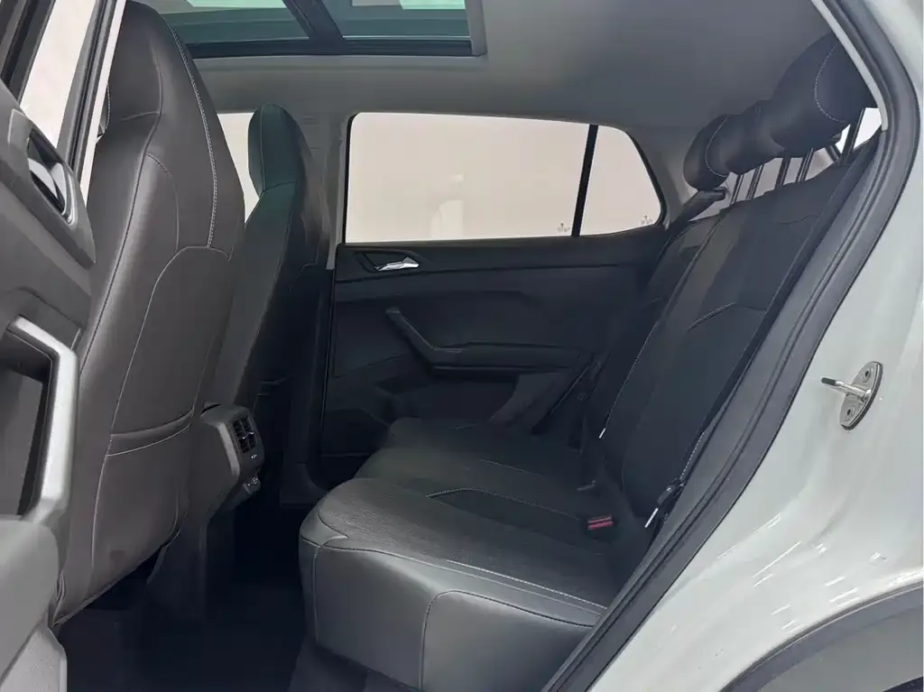 Volkswagen T-Cross — фото 10