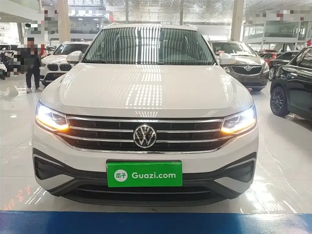 Volkswagen Tiguan L — фото 3