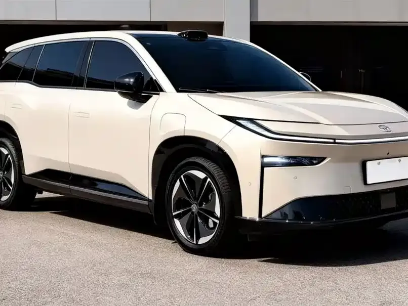 Toyota Platinum 3X 2025 из CN, фото 2