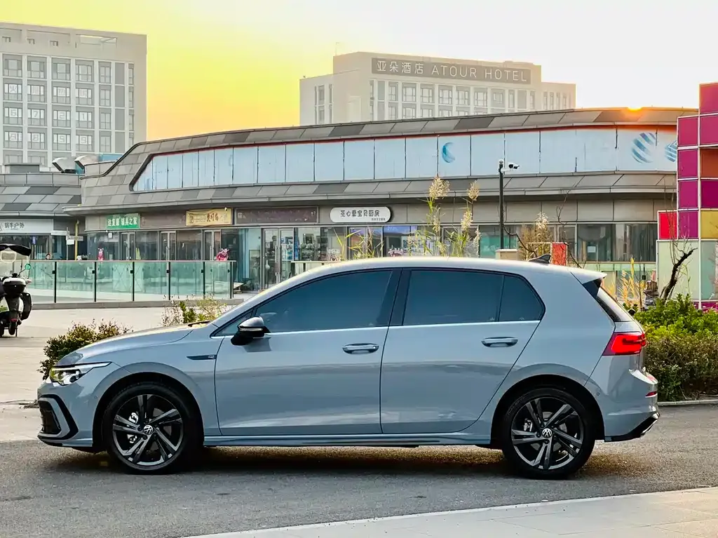 Volkswagen Golf 2023 из CN, фото 3