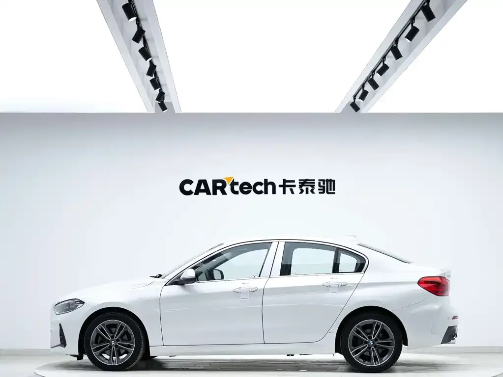 BMW 1 Series 2022 из CN, фото 2