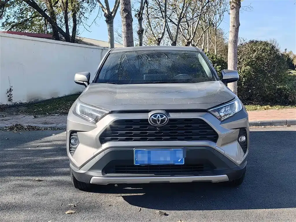 Toyota RAV4 — фото 2