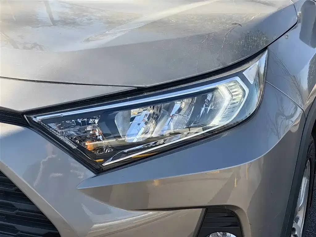 Toyota RAV4 — фото 6