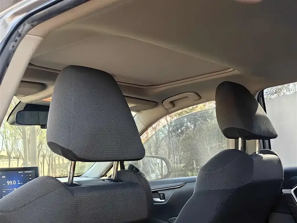Toyota RAV4 — фото 9