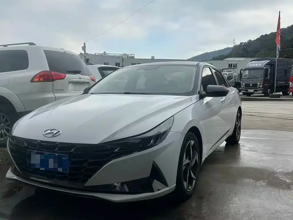 Hyundai Elantra 2023 из CN, фото 1