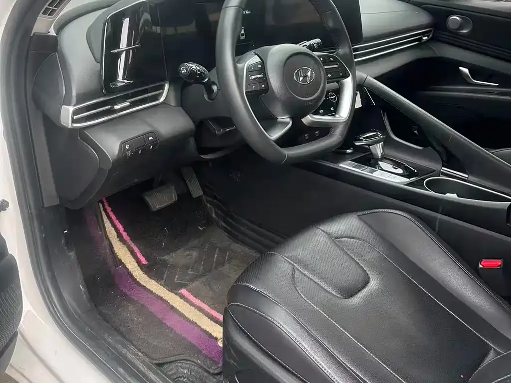 Hyundai Elantra 2023 из CN, фото 5