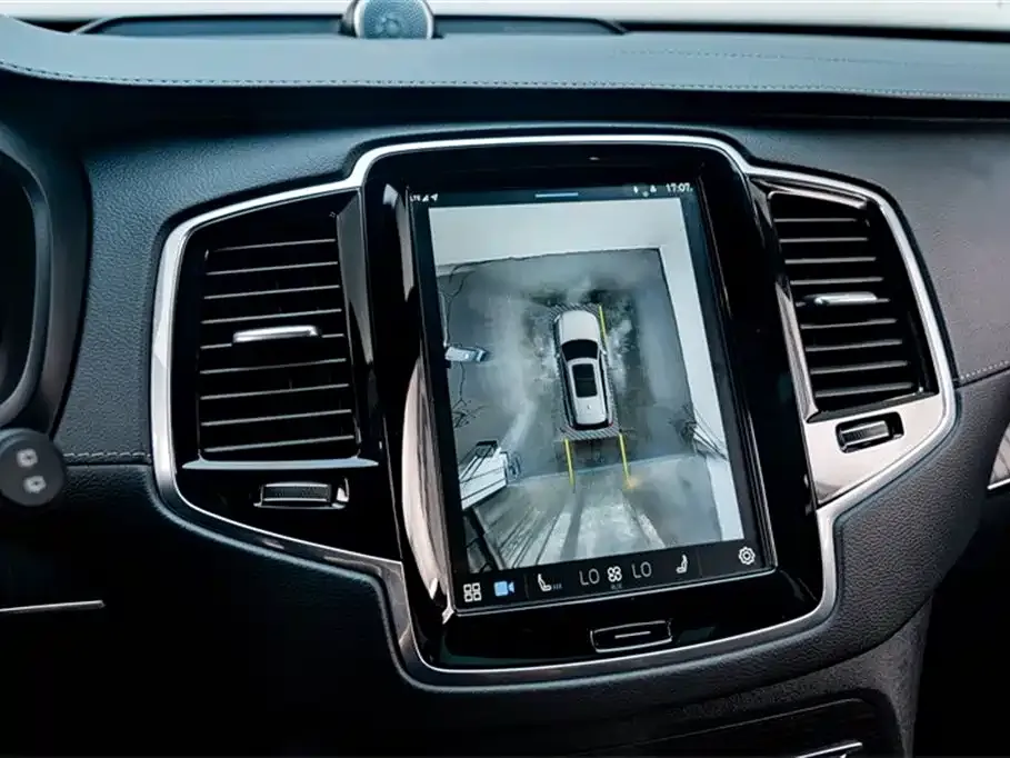 Volvo XC90 — фото 10