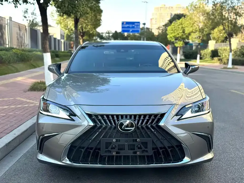 Lexus ES 2023 из CN, фото 2