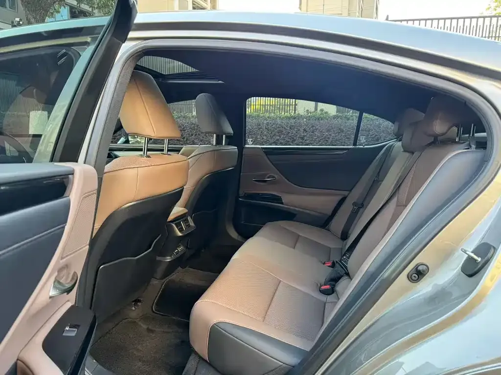 Lexus ES 2023 из CN, фото 7
