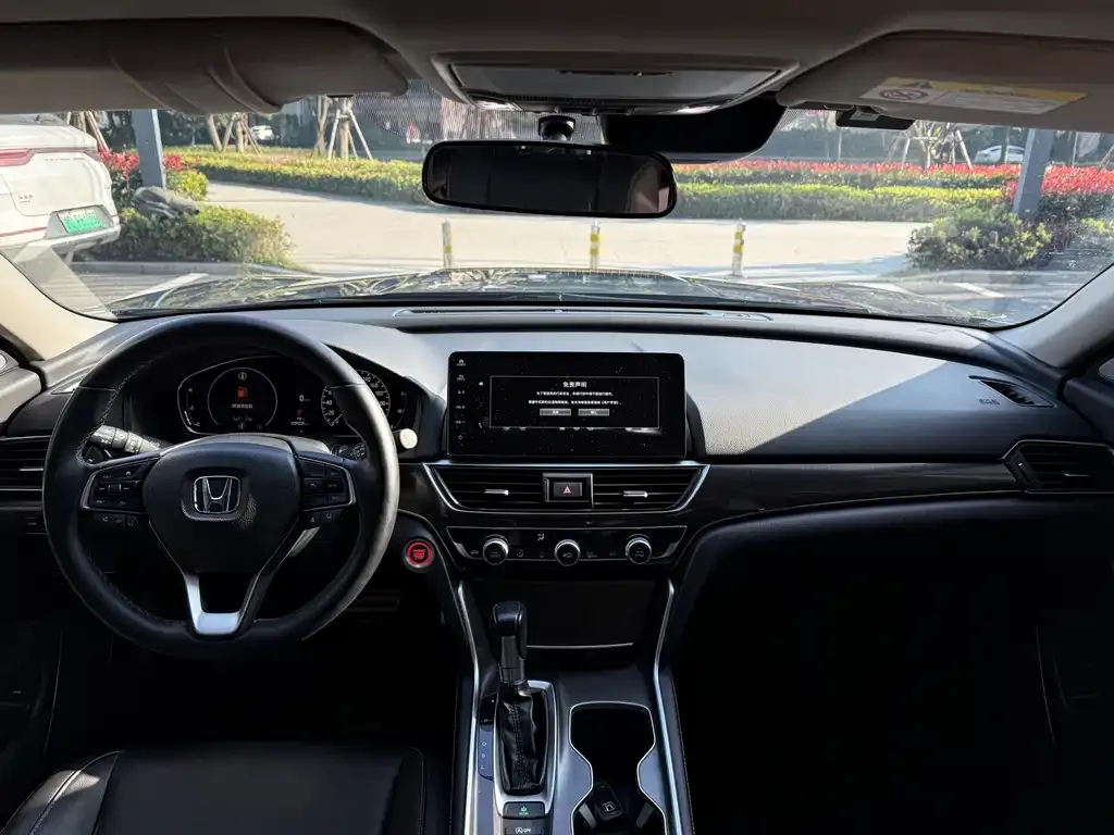 Honda Accord — фото 8