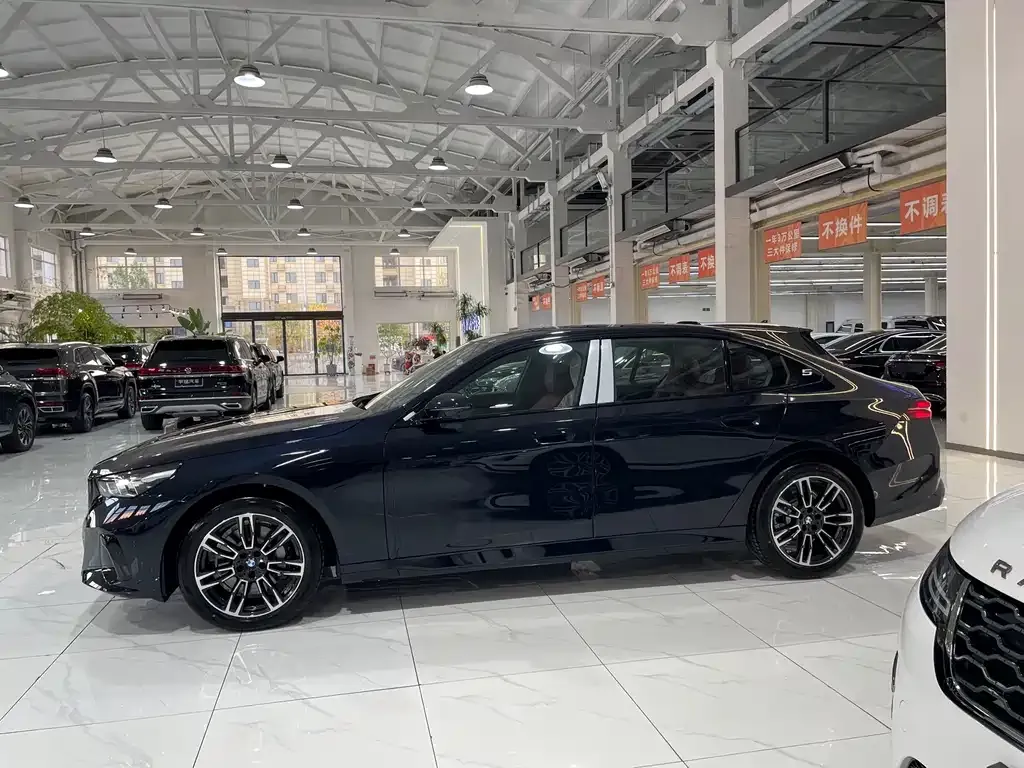 BMW 5 Series 2025 из CN, фото 3