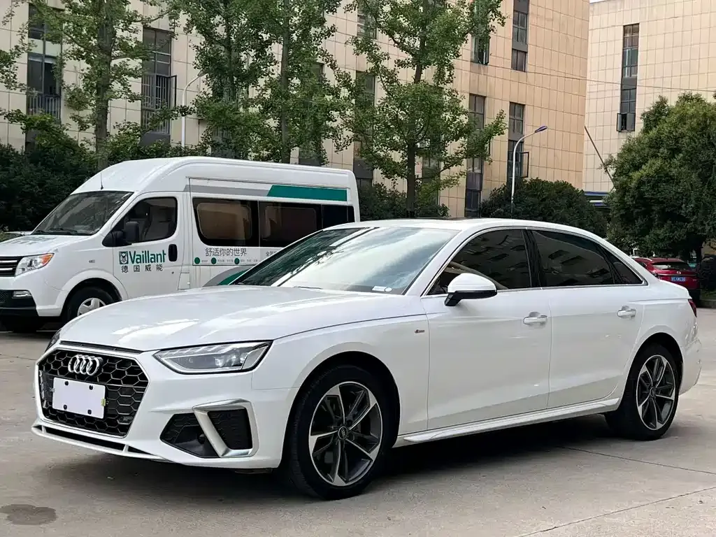 Audi A4L 2022 из CN, фото 1