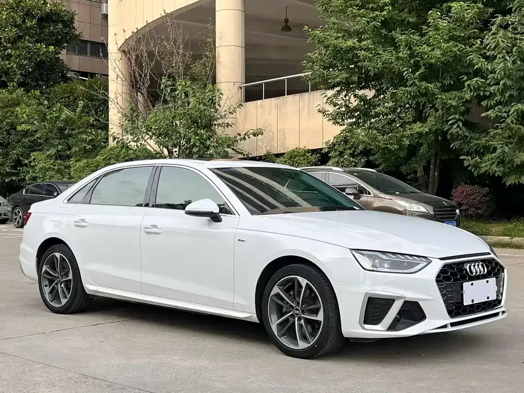Audi A4L 2022 из CN, фото 3