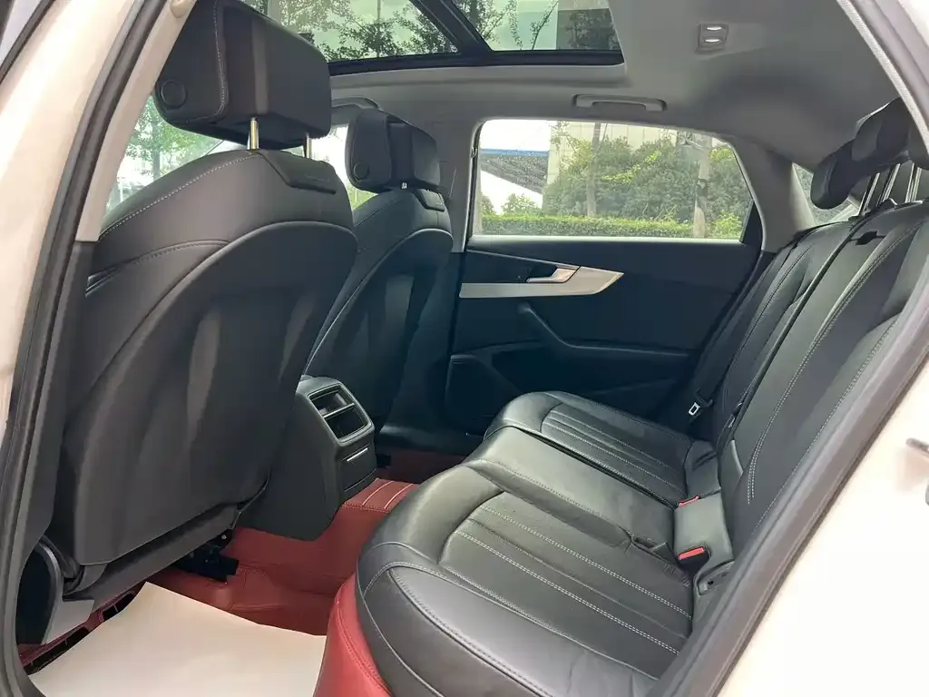 Audi A4L 2022 из CN, фото 6