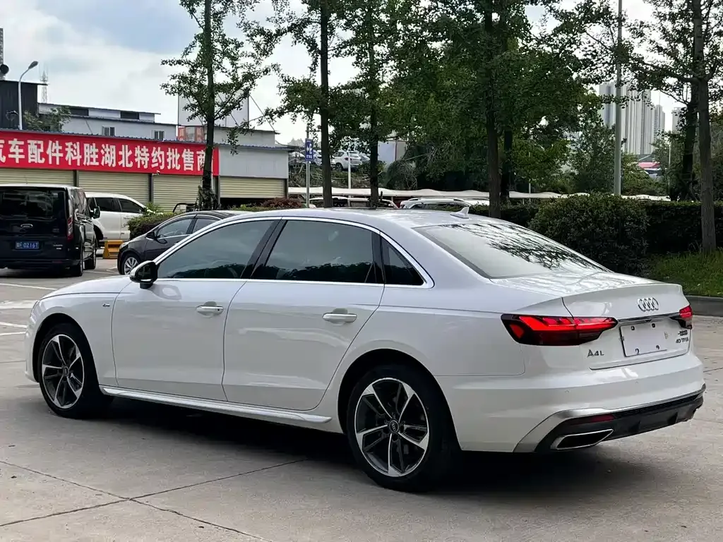 Audi A4L 2022 из CN, фото 7