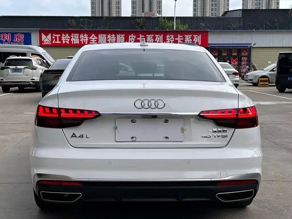 Audi A4L 2022 из CN, фото 8