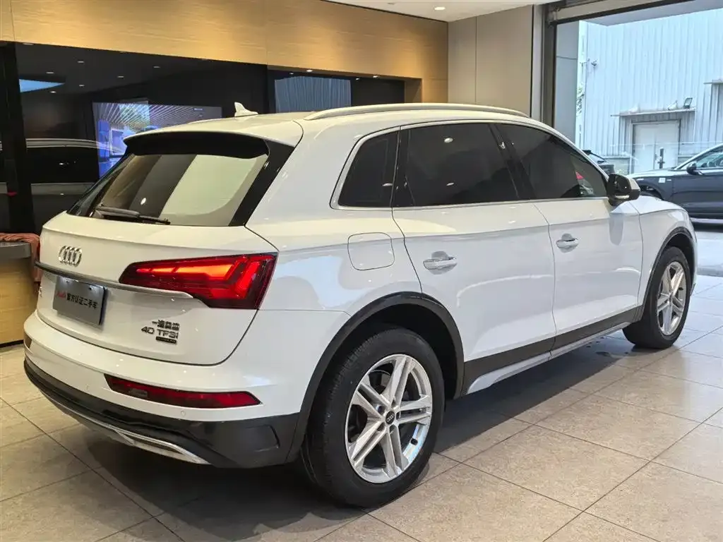 Audi Q5L — фото 5