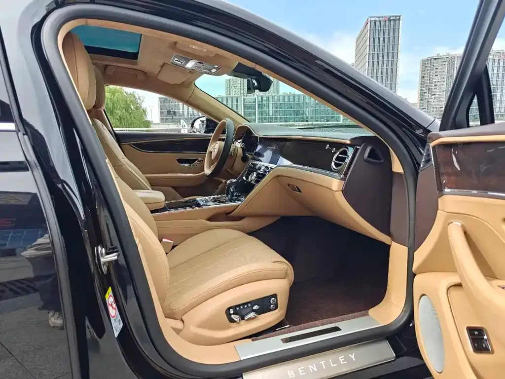 Bentley Flying Spur — фото 10
