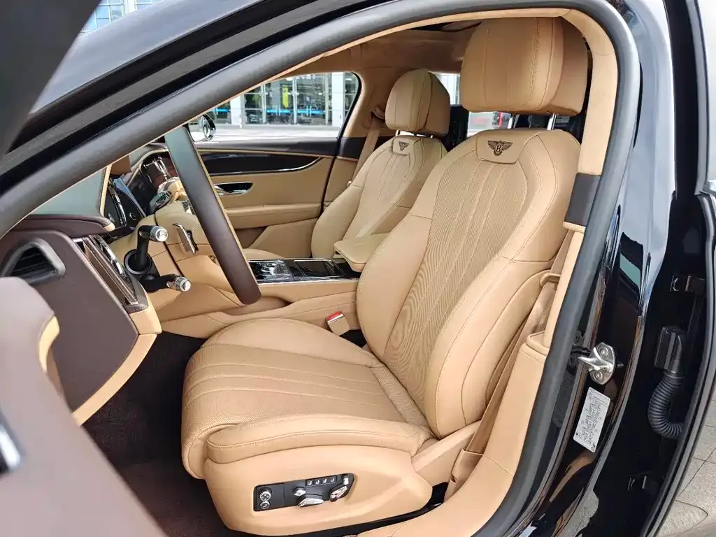 Bentley Flying Spur — фото 8