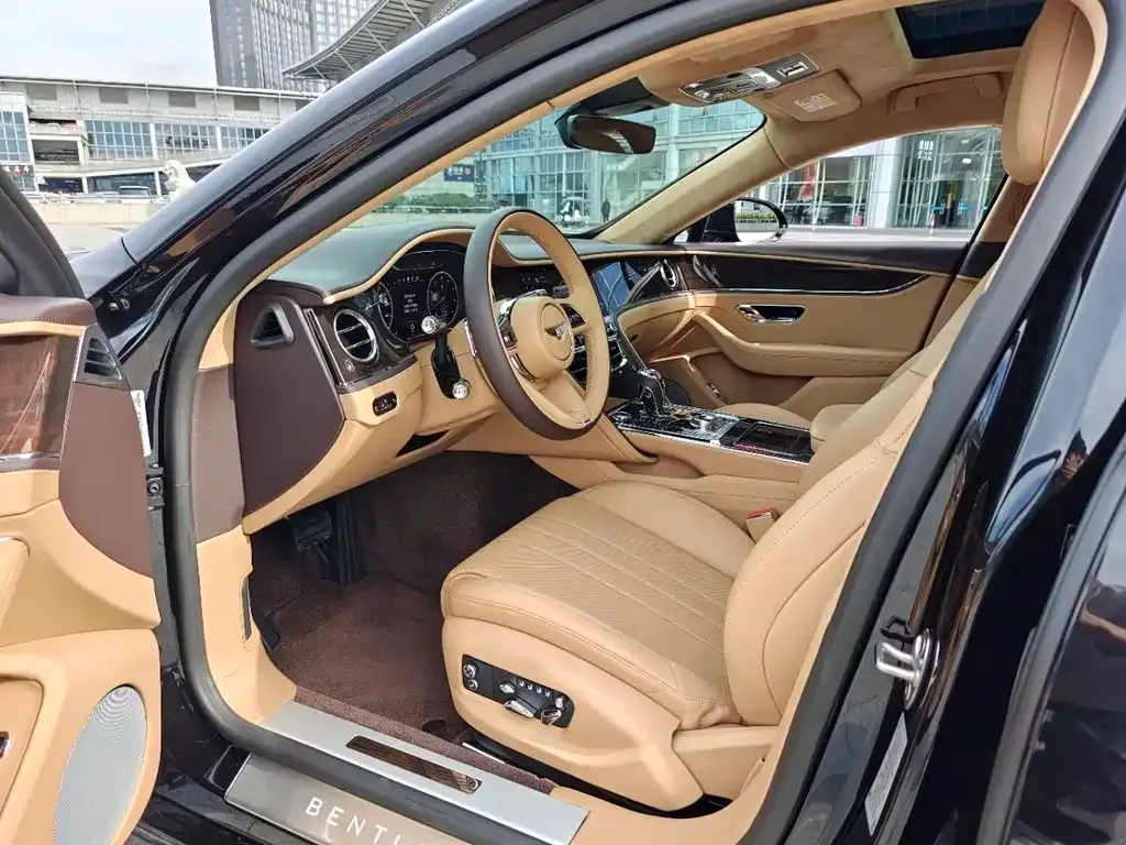 Bentley Flying Spur — фото 9