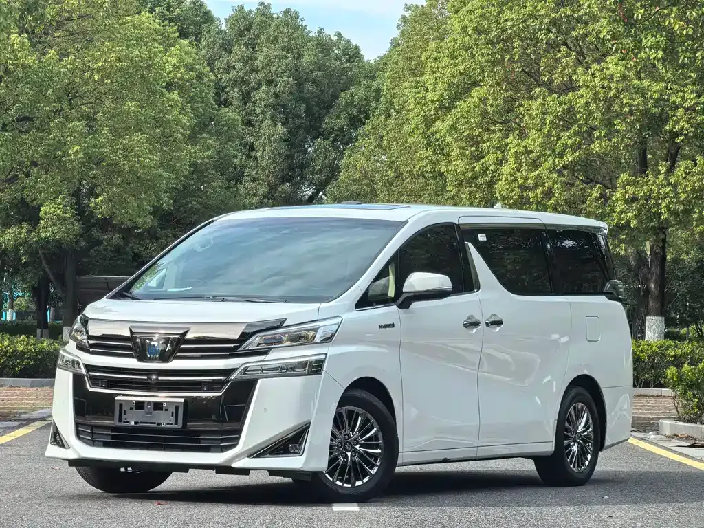 Toyota Vellfire — фото 1