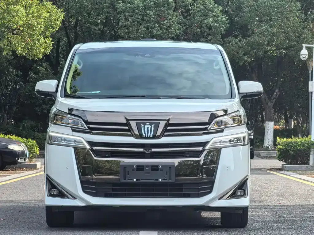 Toyota Vellfire — фото 2